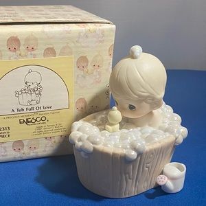 Precious Moments - A Tub Full of Love